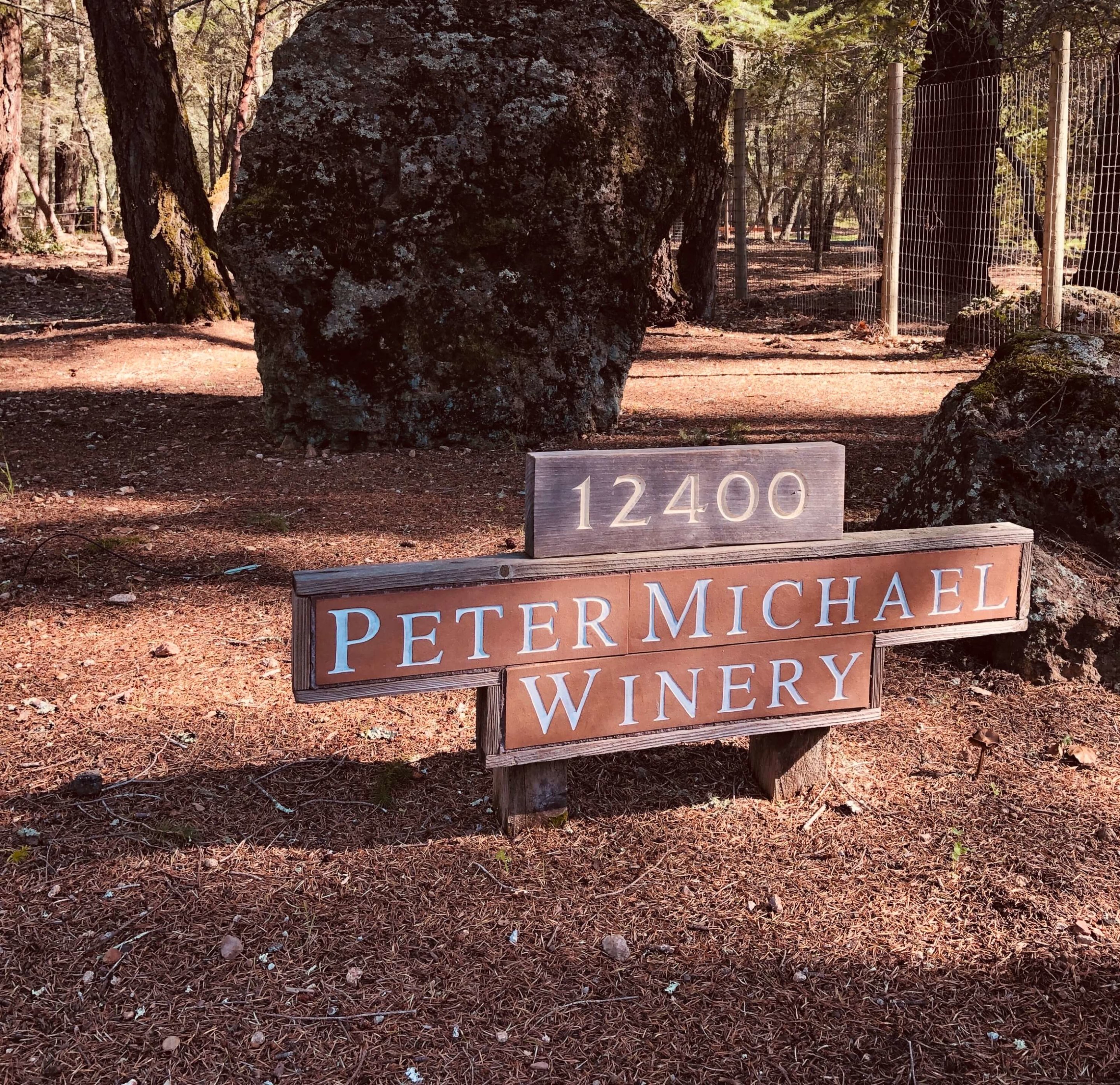 Peter Michael Winery Logo Schild auf dem Grundstück