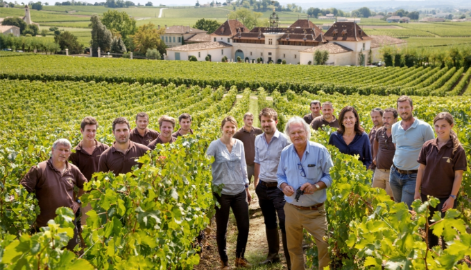 Die Inhaber sowie die Mitarbeiter von Château Angelus auf dem Weinberg präsentieren sich freundlich und willkommend